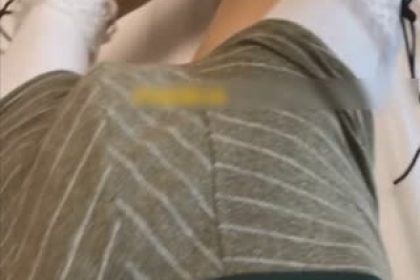 用我的神器大屌來拯救失戀的白棉襪小妹妹掰開腿提槍開操小妞敏感體質一頓抽插下呻吟嬌喘白漿淫水直流