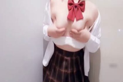 超卡哇伊網紅美少女之偷偷在男廁噓噓的肉絲誘惑玉指淫插超粉穴極限露出嬌喘呻吟高清720P完整版