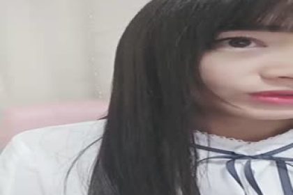 純情少女骨子裡騷為了生活直播掙外快露臉激情一多自慰激情插逼浪叫呻吟想讓哥哥幹她