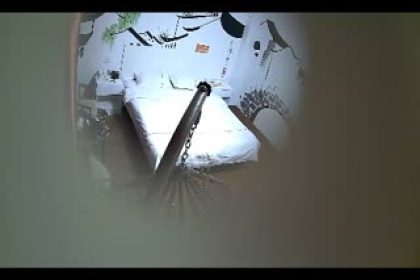 小旅館情趣房偷拍耍得很瘋狂的中年男女兩人的口活都非常好