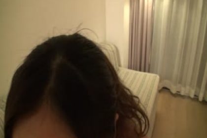 小唯七瀨同時給予BJ顯示她年輕的日本山雀