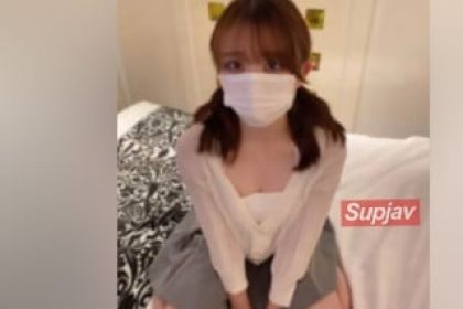 FC2PPV 3093290 《#51》 皮膚白皙的小妹妹般的清純女孩。超可愛呻吟聲高潮，甜蜜中出性愛？