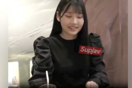 FC2PPV 2816118 在Mio-chan Necafe口交後，她有激烈的性愛，即使她射得太多，她微笑著用中出精子完成