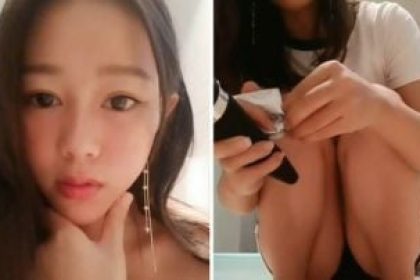 高顏值美少婦浴室大尺度自慰秀 坐在地上按摩器頭部插入大力震動非常誘人 很是誘惑喜歡不要錯過!