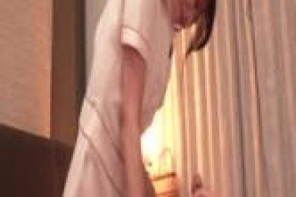 打擊工作才開始娜娜中村裕子的色う情戲.