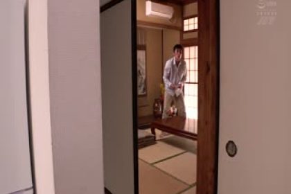 在空屋翻新的老家里，妻子被鄉下的粗壯硬梆梆巨根男給上了… 長瀬麻美 NGOD-283