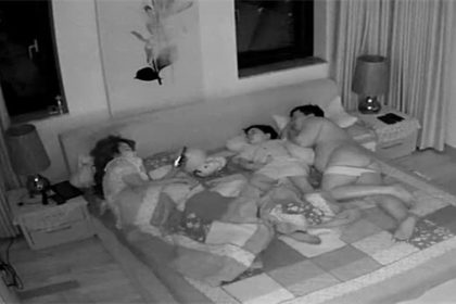 黑客破解家庭攝像頭偷拍夫妻_